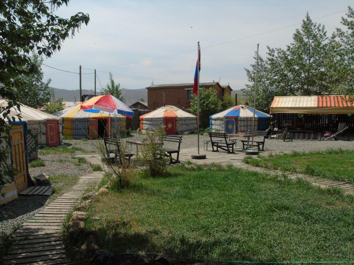 Oasis Cafe & Guesthouse Ulaanbaatar Exterior photo