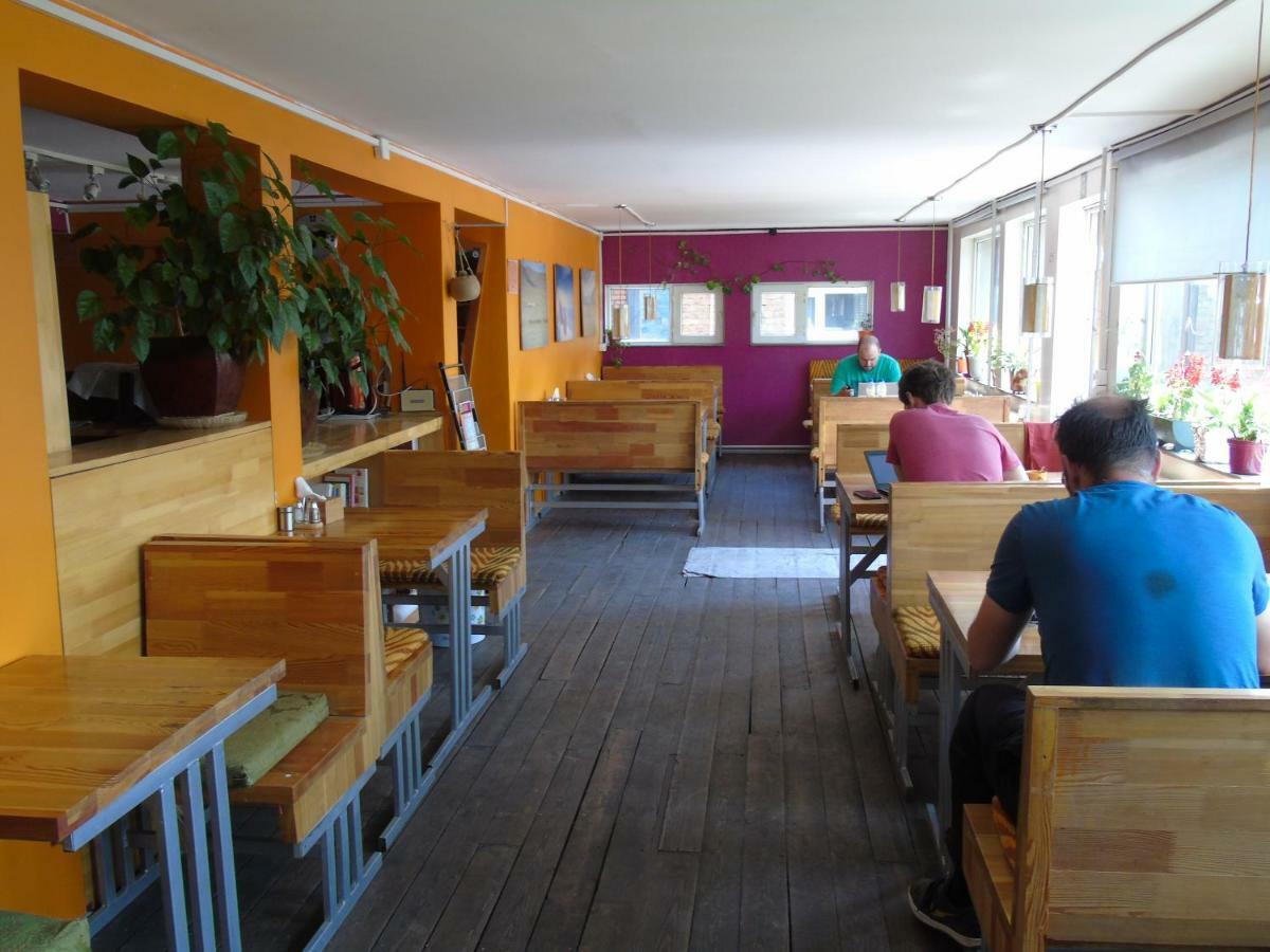 Oasis Cafe & Guesthouse Ulaanbaatar Exterior photo